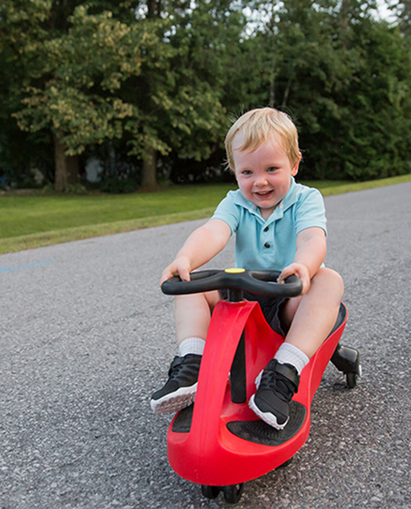 Ages 3 yrs and Up Turn gears Red No batteries Ride On Toy Wiggle for endless fun The Original PlasmaCar by PlaSmart Twist or pedals 
